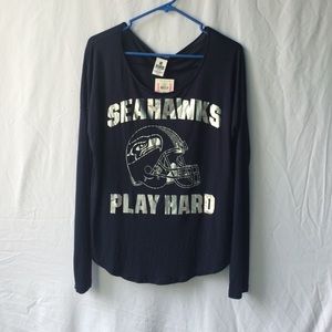 🚘💰PRICE DROP!!💰NWT VS Pink LE Seahawks Tee!!