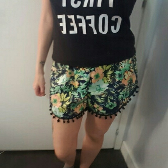New Tropical Summer Shorts - Picture 4 of 4