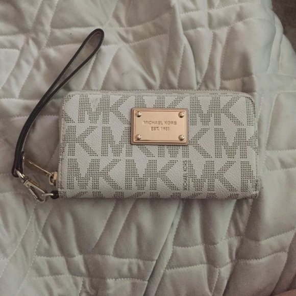 Michael Kors Jet Set Large Smartphone Wristlet.