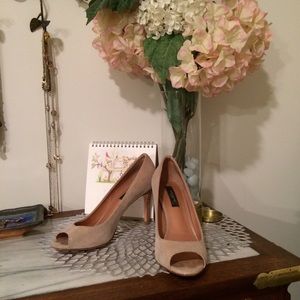 Nude/Cream Peep Toe Heels 💫