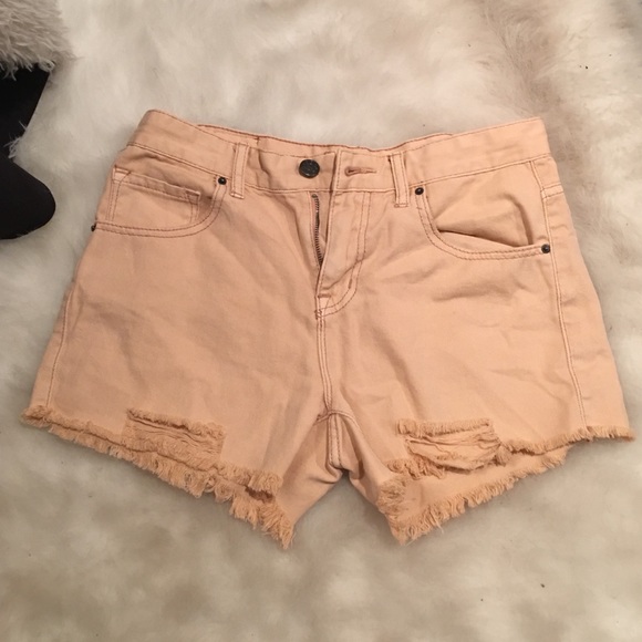 Light pink distressed Denim shorts ✨