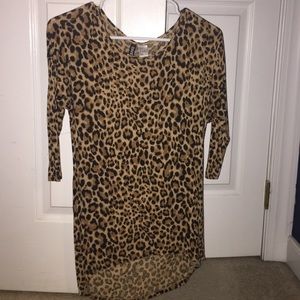 Hi-Lo Animal Print 3/4 sleeve shirt