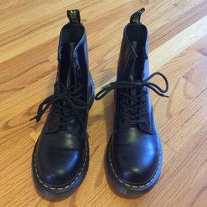 🙅🏻 for ren_michelle 🙅🏻 Dr Marten's 1460 Boots