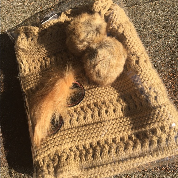 Fluffy adjustable knit beanie/Neck warmer - Picture 3 of 3