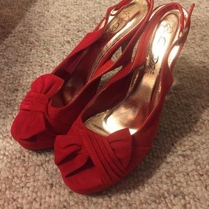 Bow heels