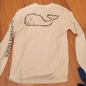 White vineyard vines vintage whale tee