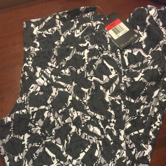 Women's Nwt Nike work out pants