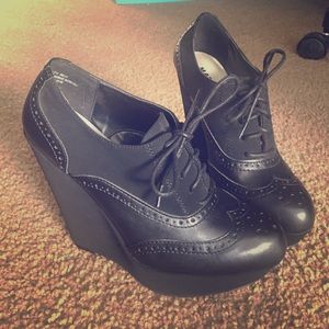 Black wedge heels