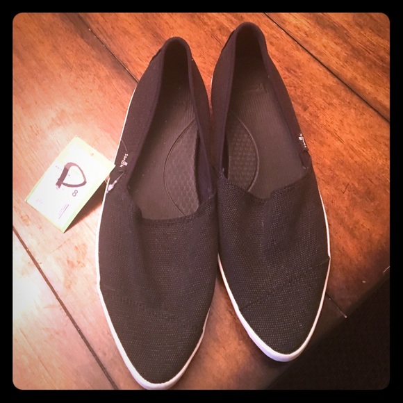 Brand new sanuks