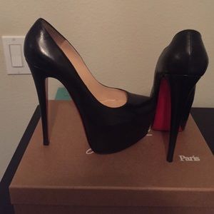 AUTHENTIC LOUBOUTINS 38.5 (8.5) DAFFODILE 160 KID