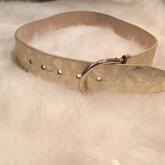 Gold Michael Kors belt ✨