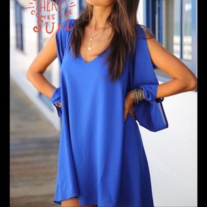 Blue Boho dress size m long sleeve. With open arms