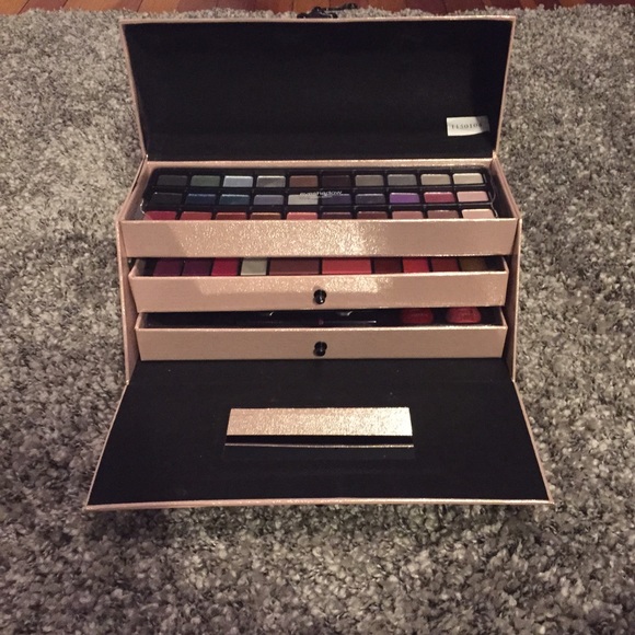 Makeup kit