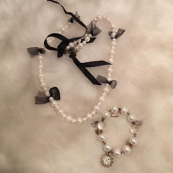 Betsey Johnson necklace and bracelet set ✨