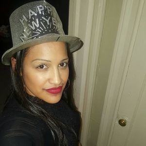 Meet your Posher, Elizabeth