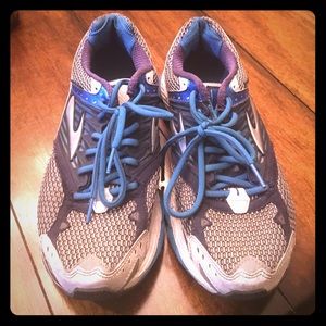 Brooks tennis shoes