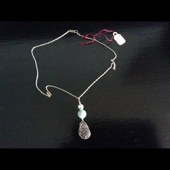 Labradorite pendant with chain