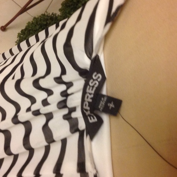 Express dress "SOLD" - Picture 4 of 4