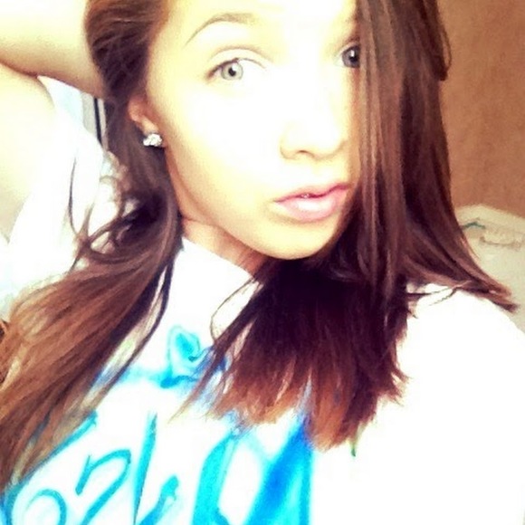 Meet your Posher, Alyssa - Picture 1 of 1