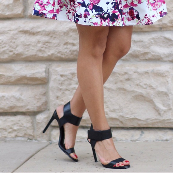 Enzo Angiolini Black Strappy Sandal sz 8.5