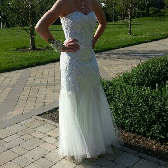 Dresses & Skirts - Beautiful long prom dress