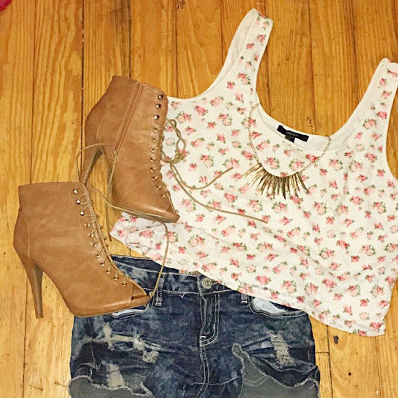 Hello Gorgeous! Check out these Peep toes 🌺🌺