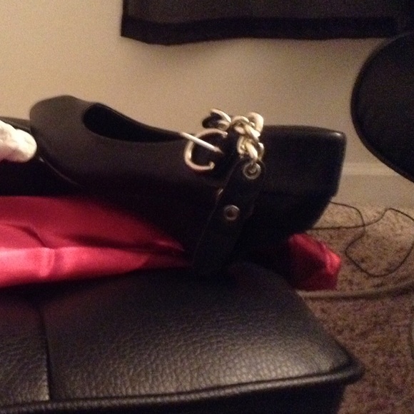 Black wedge shoe