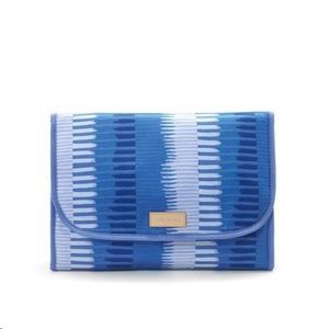 NWOT, Stella and Dot Hang On indigo Travel Case