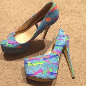 A pair of  blue neon paint splatter heels 8.5