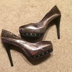 Simply Vera metallic heels 8.5