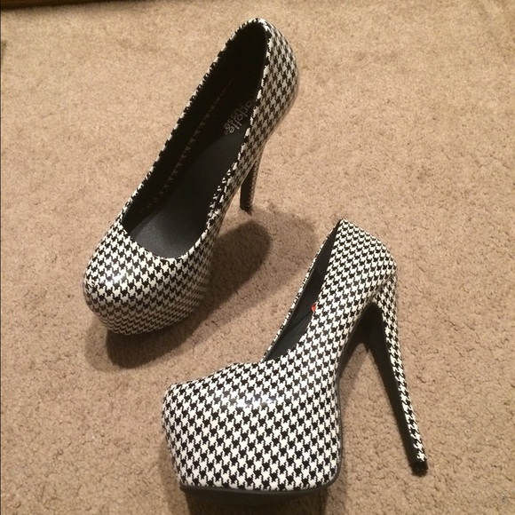 New Charlotte Russe houndstooth heels 9