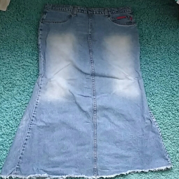 Hot Kiss size 9 long distressed jean skirt - Picture 1 of 3