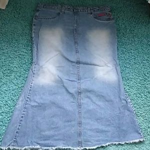 Hot Kiss size 9 long distressed jean skirt
