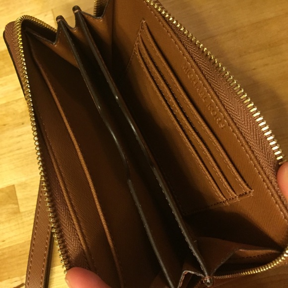 ❌SOLD! Michael Kors Wallet/Clutch - Picture 3 of 3