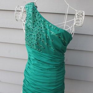 Green One-Shoulder Body Con Dress
