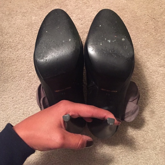 Kelsi Dagger Flower Booties - Picture 4 of 4