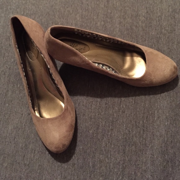 Only worn ONCE - Wedge pumps!