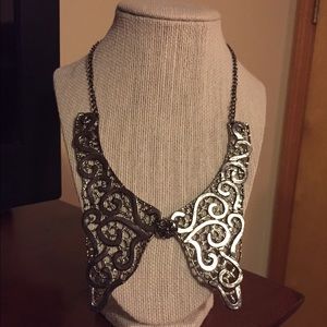 NWOT COLLAR STYLE NECKLACE