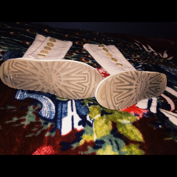 Authentic ivory knit UGG boots - Picture 3 of 4
