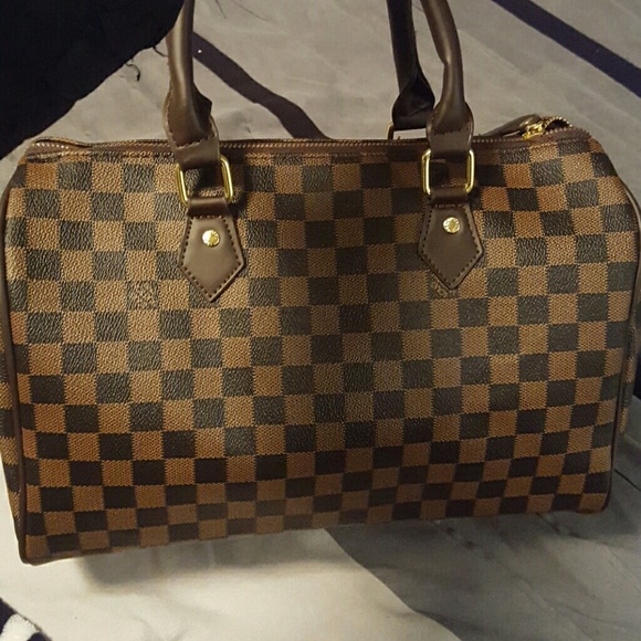 Inspired Beautiful bag, dust bag included.