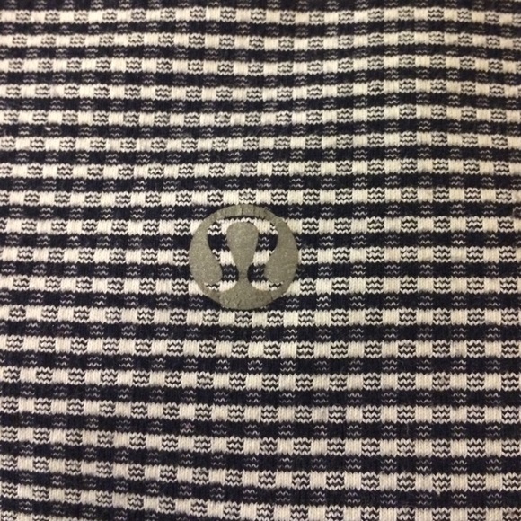blue and white lululemon crop pants