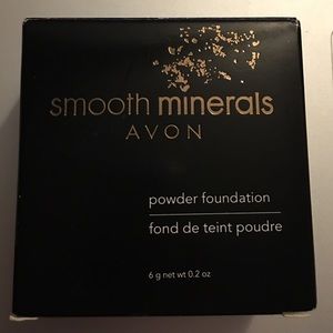 Smooth minerals powder foundation