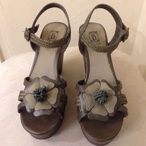 📦Bundle It!📦 Flower Sandal w wooden wedge bottom