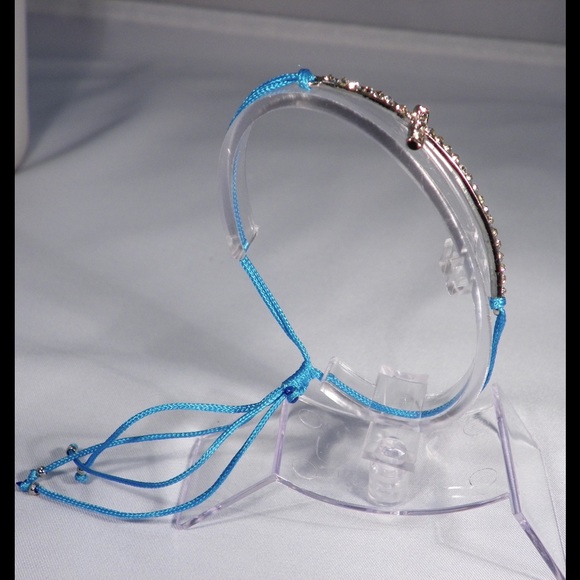 Adjustable Cross Bracelet. - Picture 2 of 2