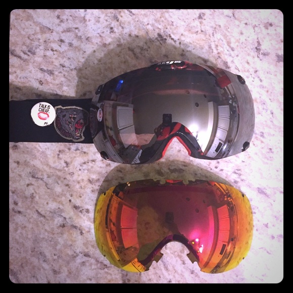 Dye Goggles with two spherical lenses