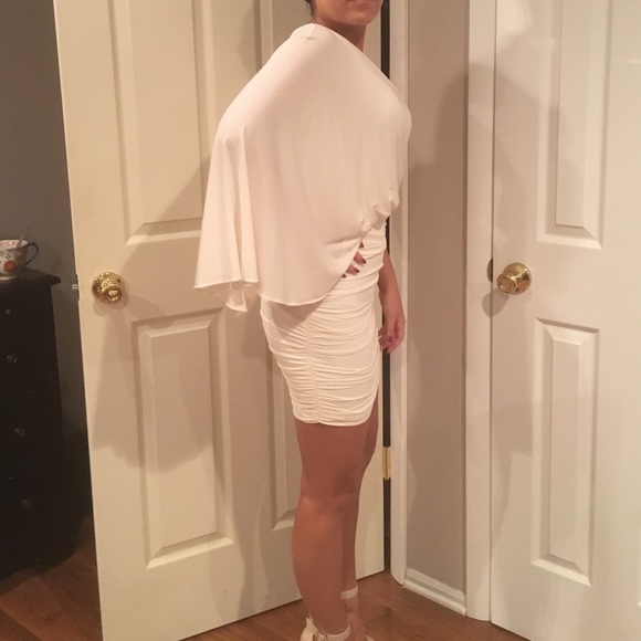 Off the shoulder dress for proms or weddings! - Picture 1 of 4