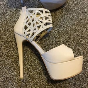 Chase & Chloe tan heels 8.5