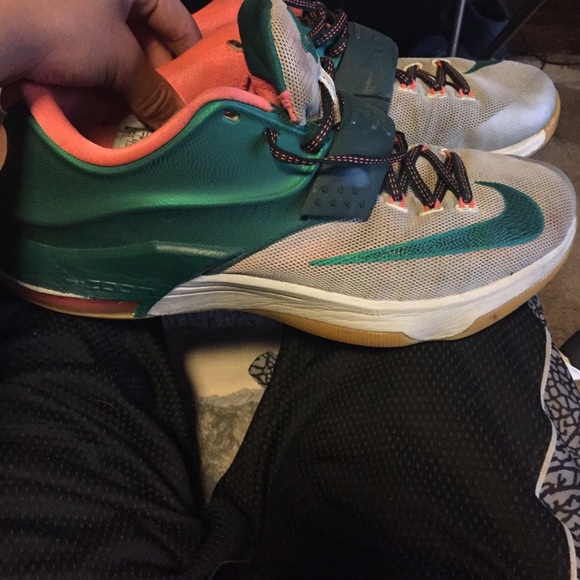 Kd7 easy money should be used for basketball only - Picture 2 of 3