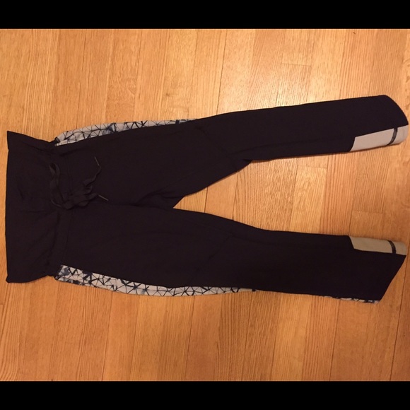 lululemon size 4/6 drawstring waist leggings