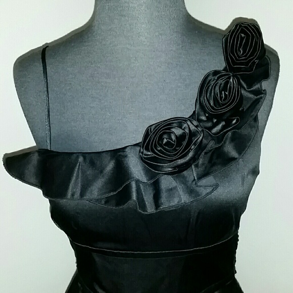 Dress - Picture 2 of 3